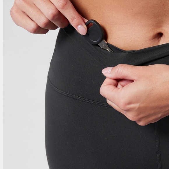 NWT Athleta Transcend 7" Short in Black - Picture 6 of 12